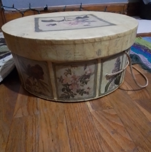 Vintage Tri-Coastal Designs Hat Box. - Picture 9 of 10